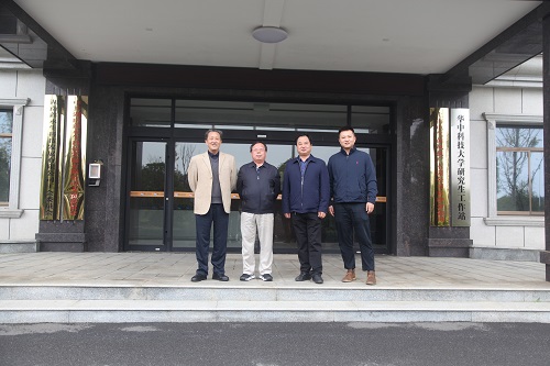 熱烈歡迎中國風機協(xié)會會長蘇永祥同志、長沙鼓風機廠有限公司董事長劉潤山同志蒞臨我司考察指導工作